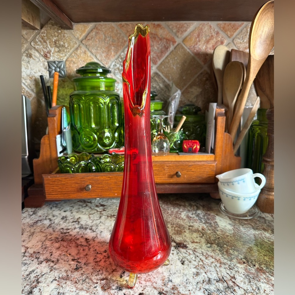 L.E. Smith Amberina Swung Vase